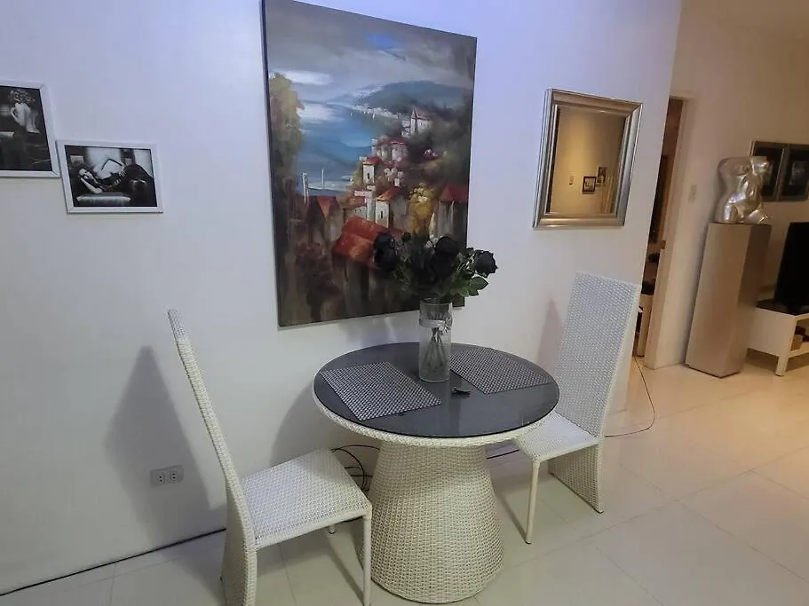 Sheryll Escapes - Kandi Posh 1Br With King Bed, Fibre Wi-Fi & Free Housekeeping Angeles Apartment